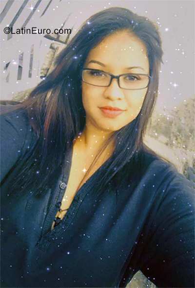 Date this attractive Venezuela girl Yenifer from Cabimas VE3532