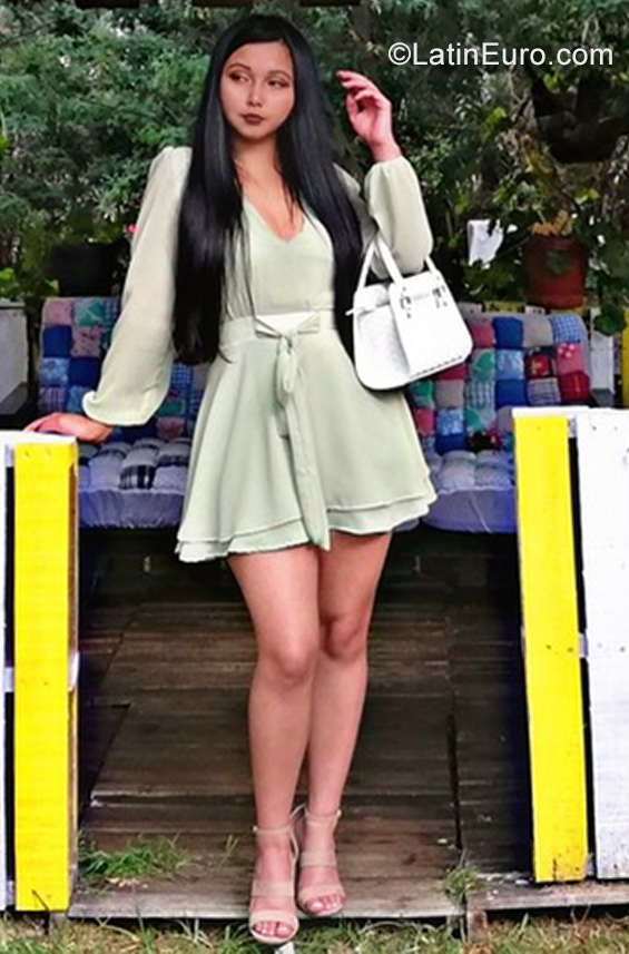Date this young Colombia girl Paula from Bogota CO31215