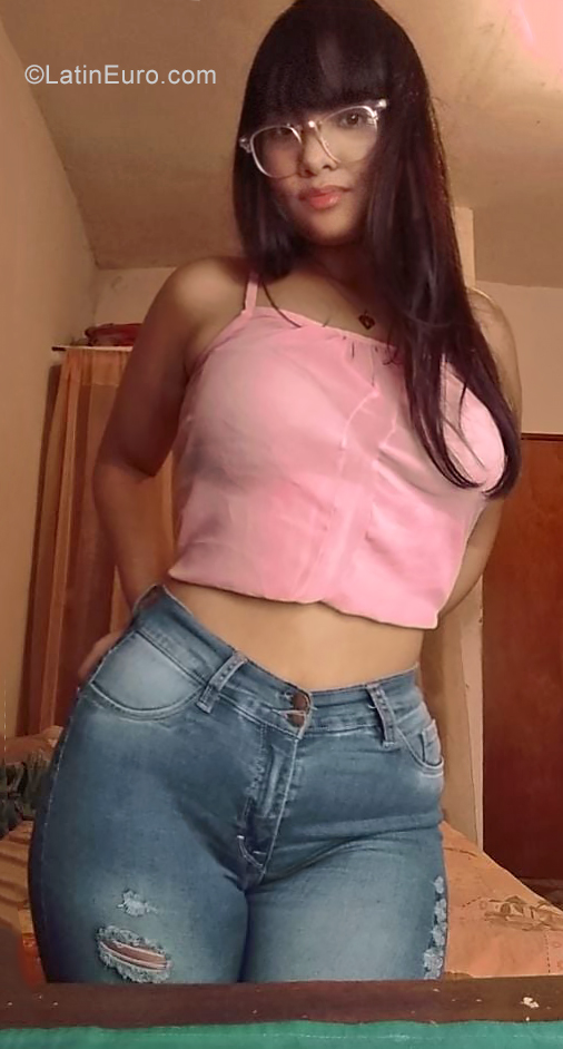 Date this nice looking Venezuela girl Gabriela from Barquisimeto VE3564