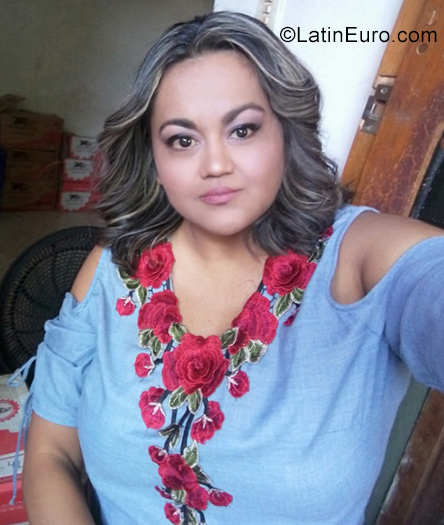 Date this sensual Honduras girl Nelly from San Pedro Sula HN2858
