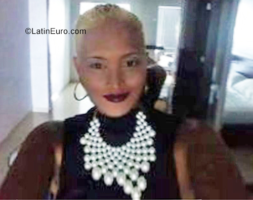 Date this foxy Dominican Republic girl Luz from Santo Domingo DO38975