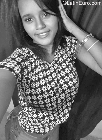 Date this delightful Dominican Republic girl Bebita from Santo Domingo DO38985