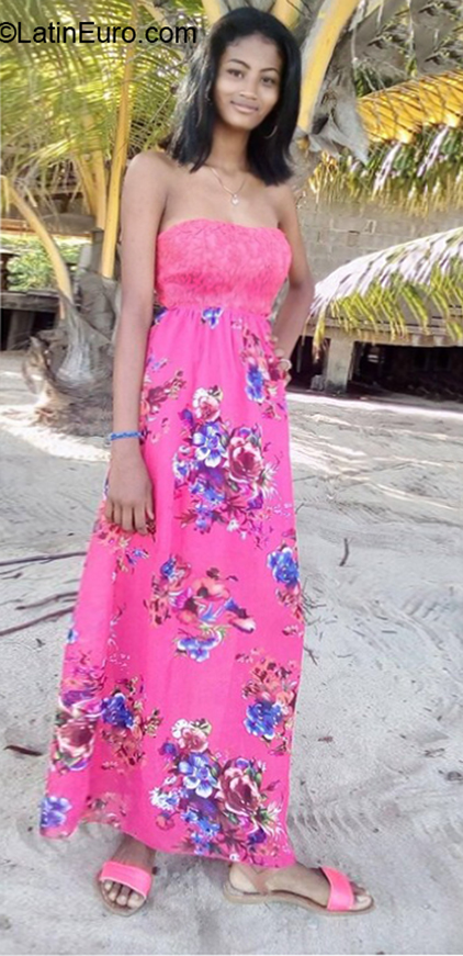 Date this stunning Honduras girl Tatiana from Trujillo HN2874