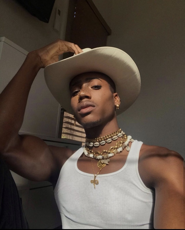 Date this tall Colombia man Marcos belt from Medellin CO29035