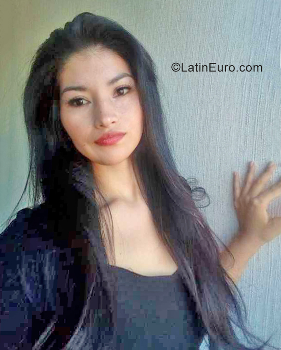 Date this foxy Peru girl Cynthia from Lima PE1959
