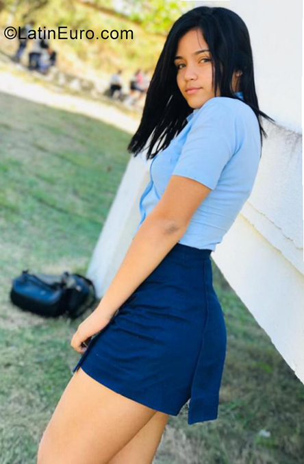 Date this lovely Cuba girl Angie from Havana CU746