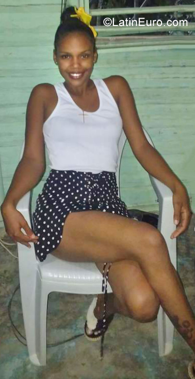 Date this exotic Dominican Republic girl Yona from Santo Domingo DO39100