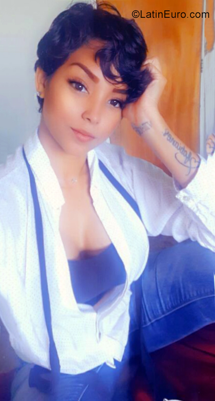 Date this voluptuous Venezuela girl Dubrey from Caracas VE3668