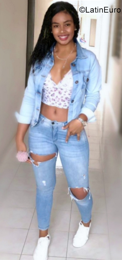 Date this young Colombia girl Alejandra from Cali CO29211