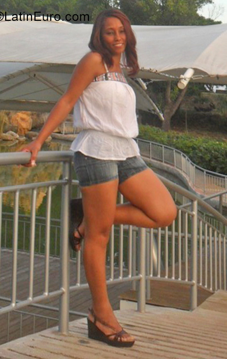 Date this voluptuous Dominican Republic girl Jary from Santo Domingo DO39218