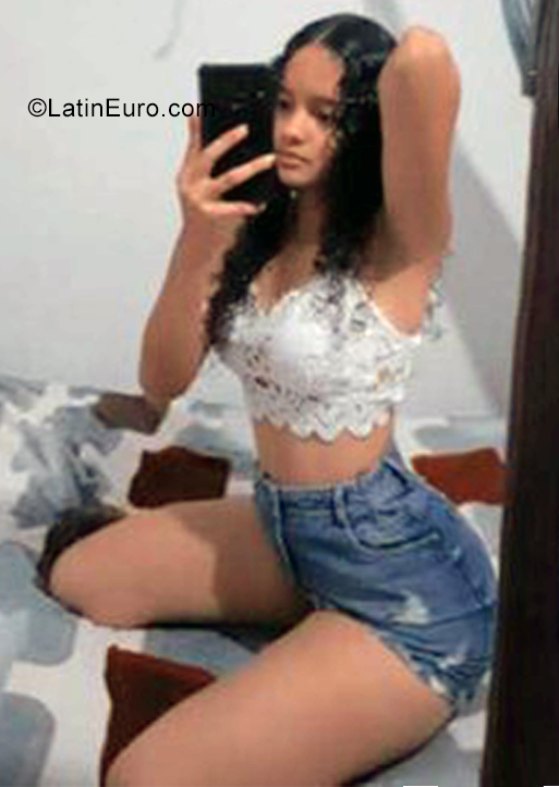Date this good-looking Colombia girl Valeria from Bogota CO29254