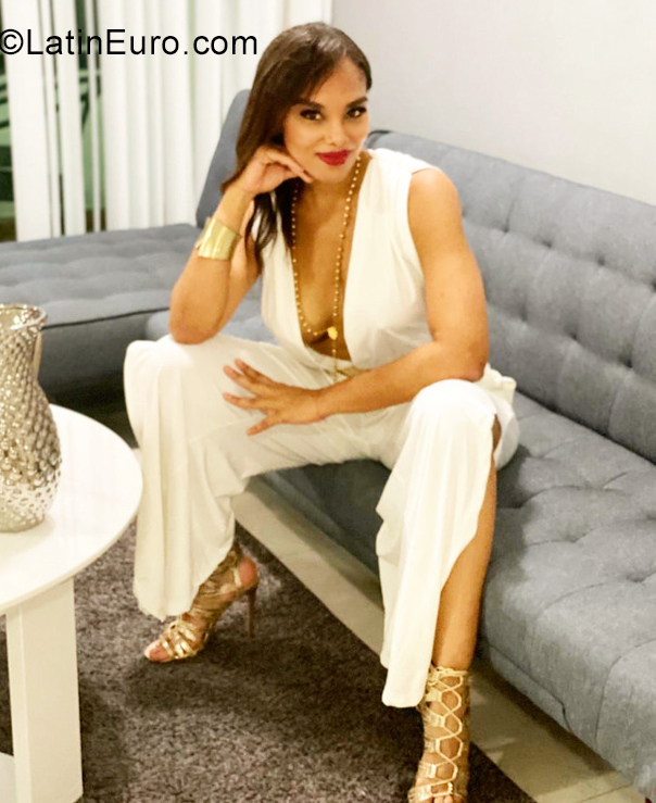 Date this attractive Panama girl Mariel from Panamá PA1261