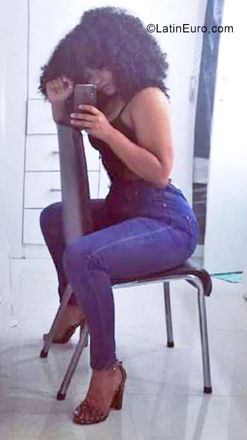 Date this happy Ecuador girl Ashon from Esmeraldas EC711