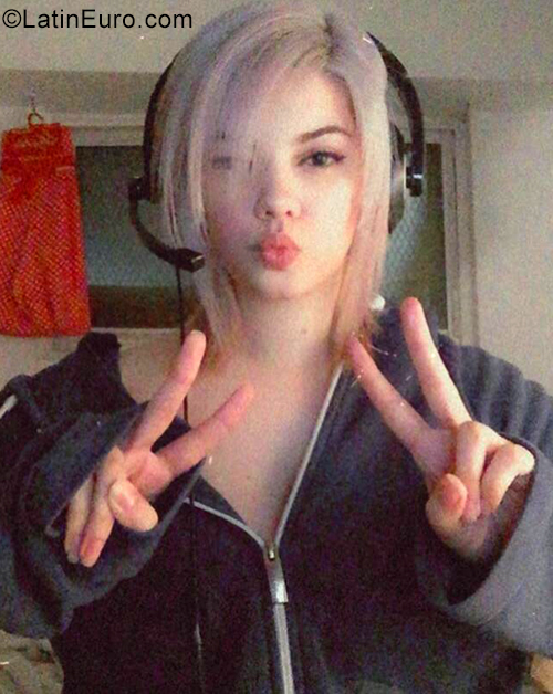 Date this happy Argentina girl Fruity from Buenos Aires AR652