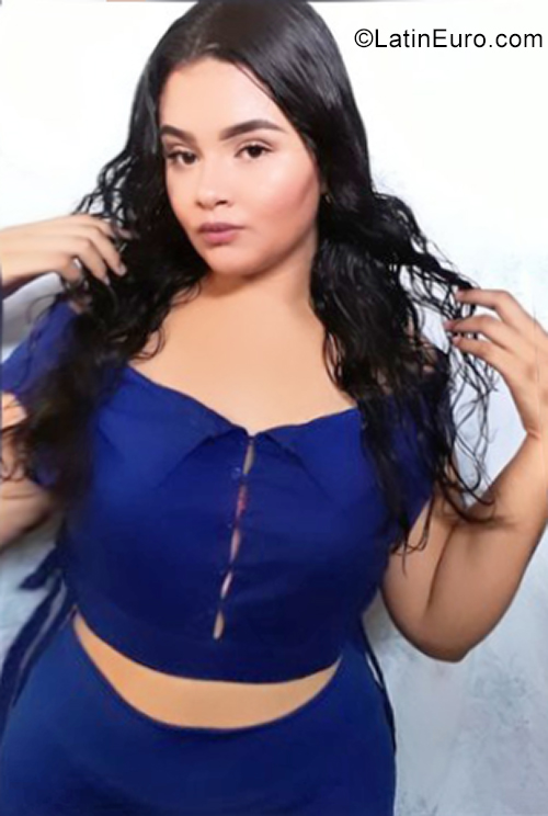 Date this sultry Nicaragua girl Mayerling from Leon NI275
