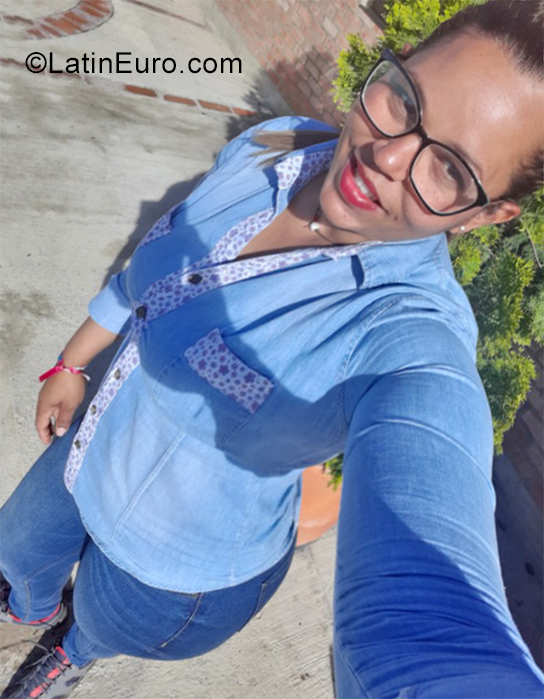 Date this voluptuous Spain girl Zylmely from Madrid ES597