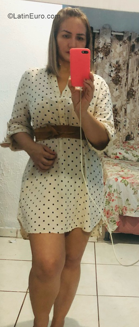 Date this foxy Brazil girl Iza from Manaus BR11320
