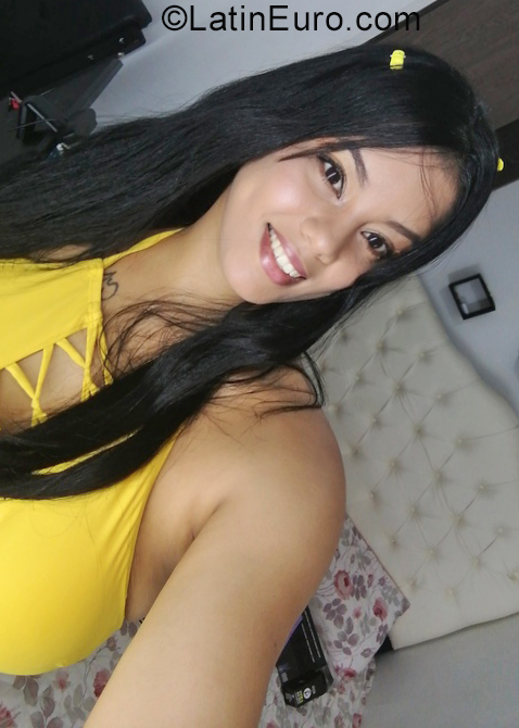 Date this pretty Colombia girl Melanie from Bucaramanga CO29454