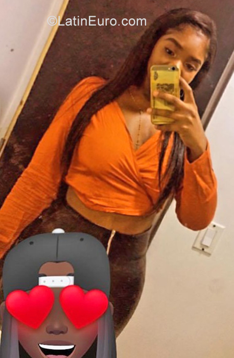Date this exotic Colombia girl Mayra from Bogota CO29460