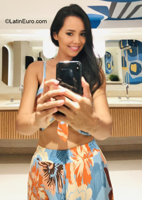 Date this happy Brazil girl Ana Patrcia from Rio De Janeiro BR11334