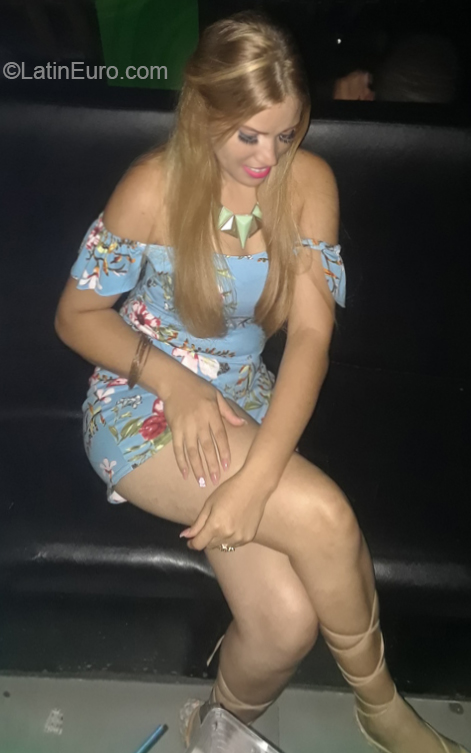 Date this delightful Dominican Republic girl Yokaira from Santo Domingo DO39447