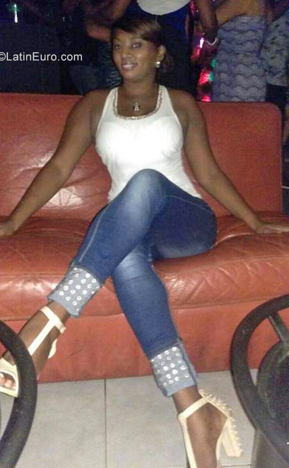 Date this athletic France girl Shanik from Paris FR327