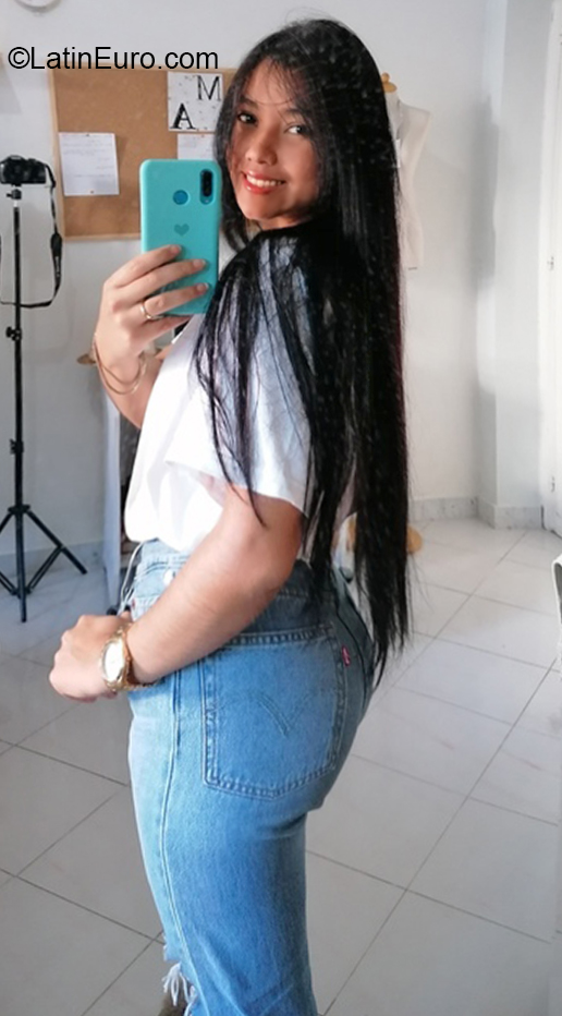 Date this good-looking Italy girl Angelica from Napoli IT344