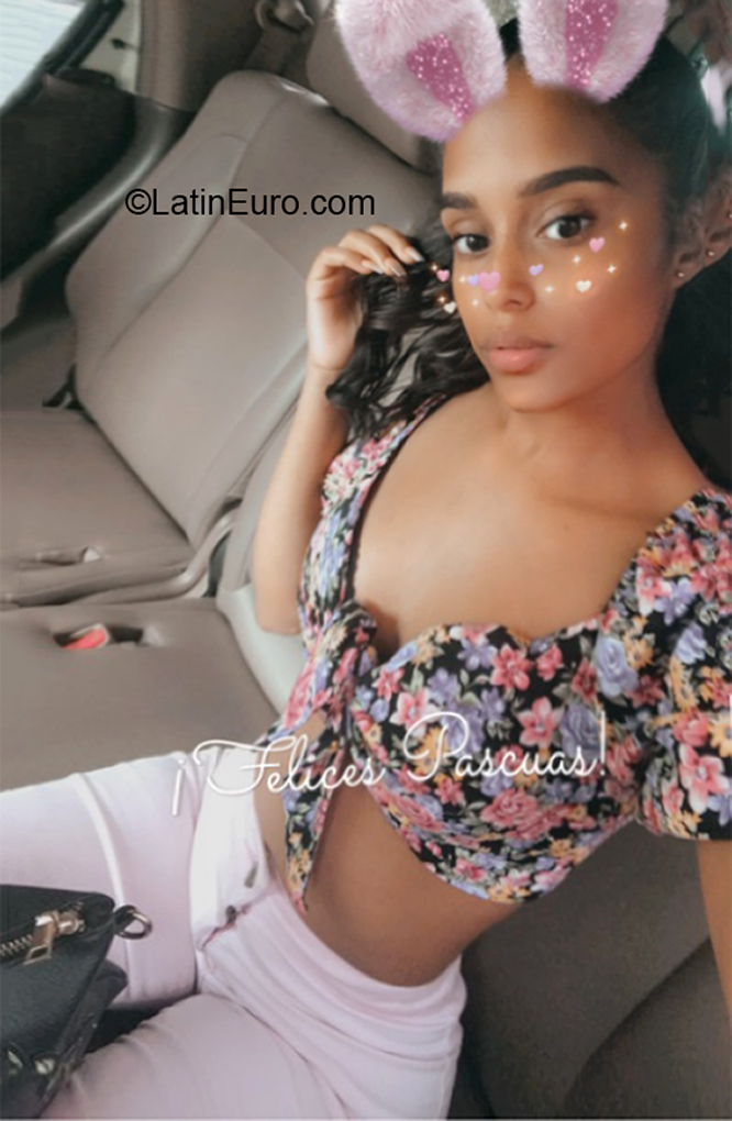 Date this nice looking Dominican Republic girl Emely from Santiago DO39599