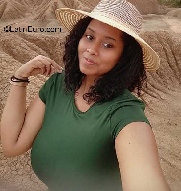 Date this beautiful Colombia girl Andrea from Jamundi CO31019