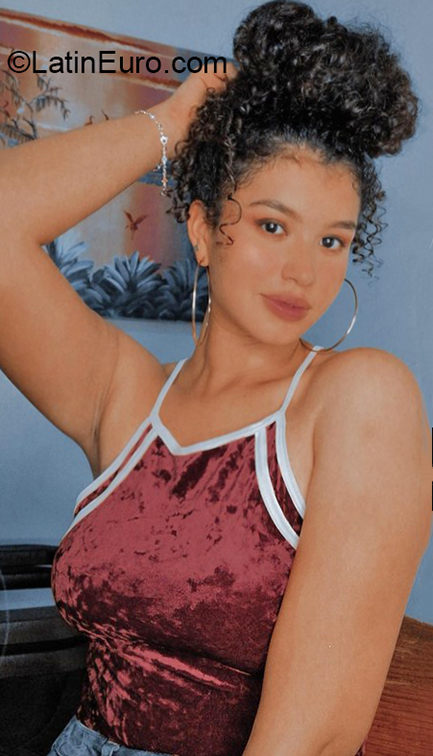 Date this passionate Venezuela girl Dangy from Valencia VE3876