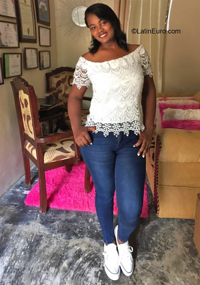 Date this hard body Dominican Republic girl Heidy payano from Santo Domingo DO39673