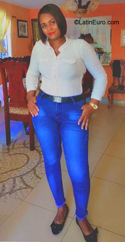 Date this tall Dominican Republic girl Juana from Santo Domingo DO39678