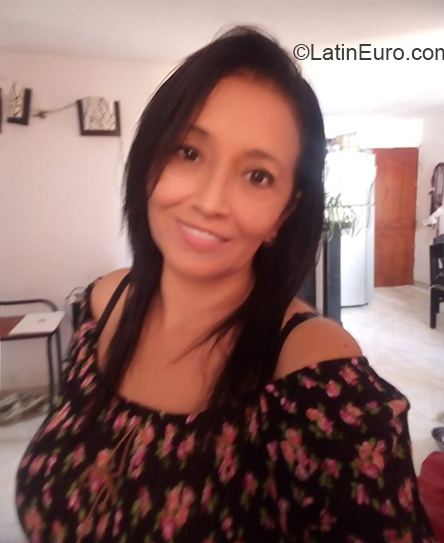 Date this charming Colombia girl Shyrli from Barranquilla CO30046