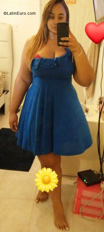 Date this foxy Dominican Republic girl Sam from Santo Domingo DO39778