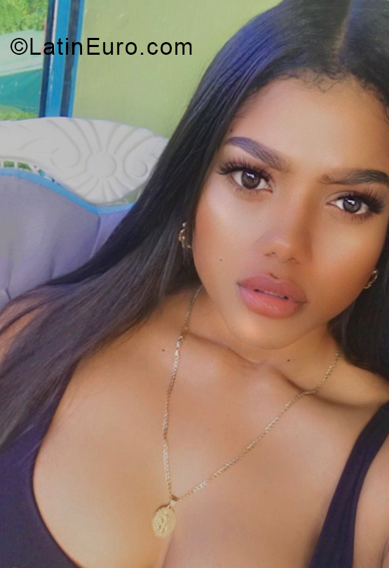 Date this lovely Dominican Republic girl Yorkira from Santo Domingo DO39806