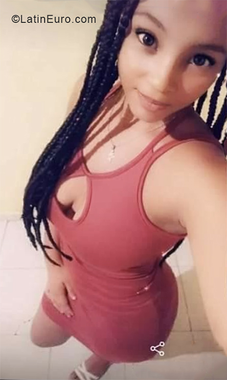 Date this attractive Dominican Republic girl Nicole from Santo Domingo DO39815