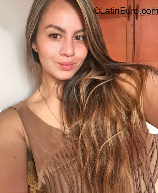 Date this happy Colombia girl Daniela from Bogota CO30273