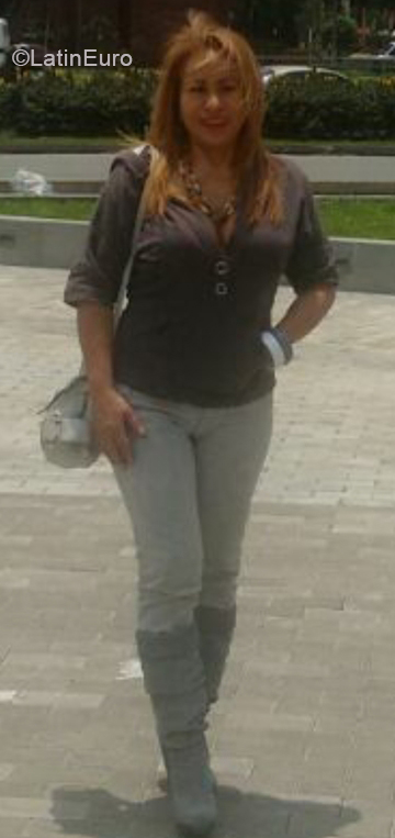 Date this hard body Colombia girl Emita from Medellin CO30784