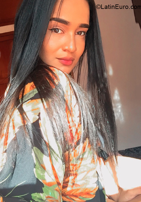Date this charming Colombia girl Delanis from Cartagena CO30311