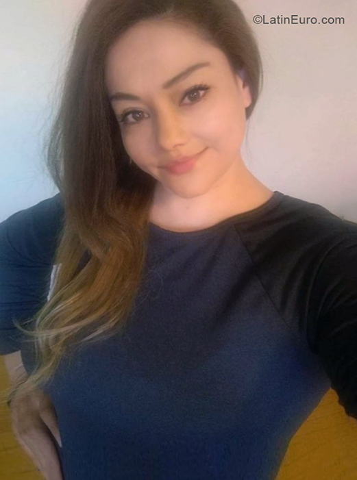 Date this sultry Canada girl Sunflower from Toronto CA859