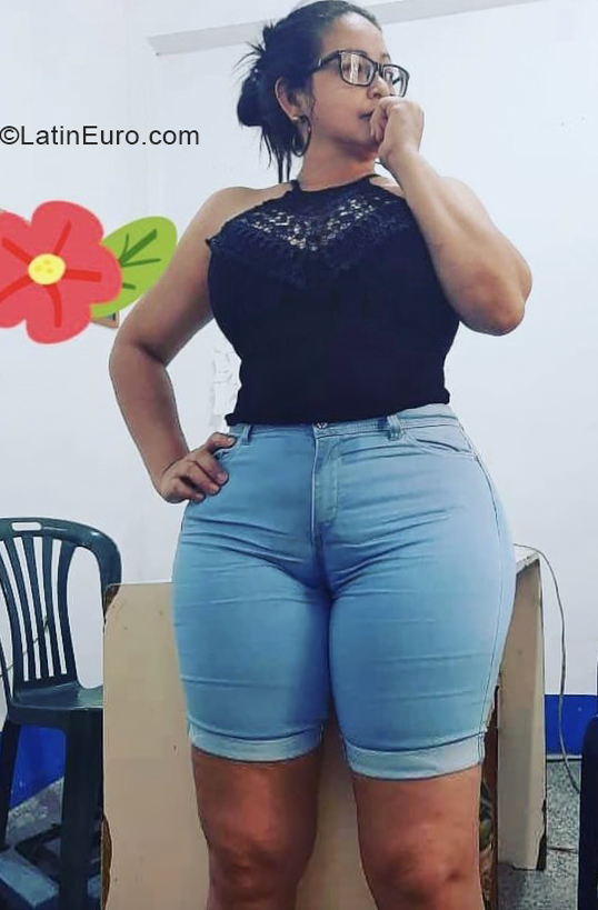 Date this foxy Colombia girl Marianny from Maracaibo CO30335