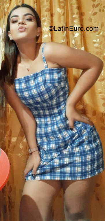 Date this sensual Venezuela girl Frankiee from Caracas VE3981
