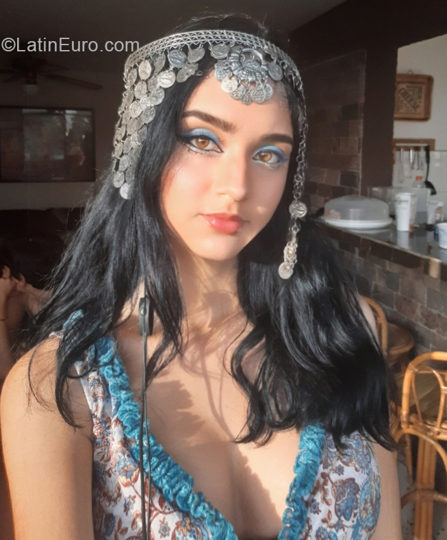 Date this beautiful Venezuela girl Missa from Margarita VE3968