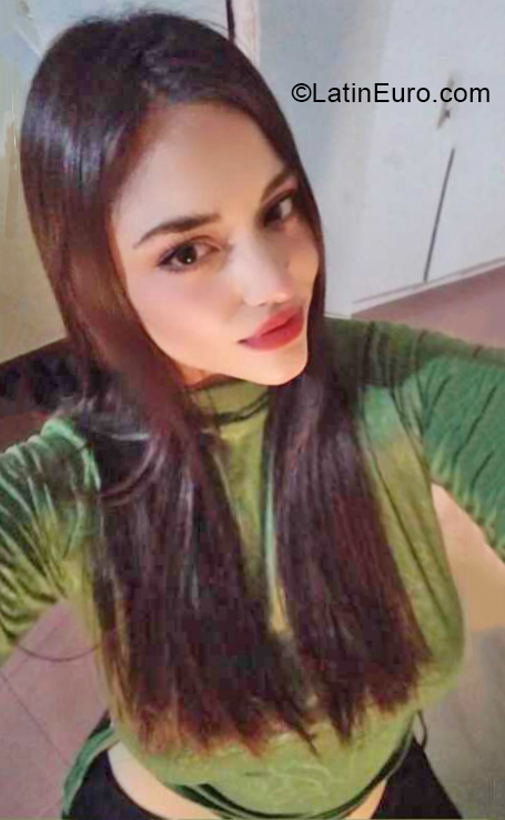 Date this lovely Argentina girl Yanina from La Rioja AR860