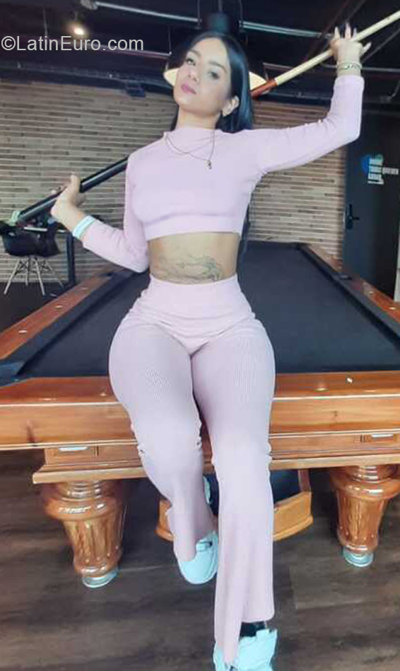 Date this good-looking Colombia girl Albanys from Bogota CO31722