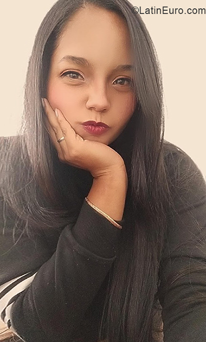 Date this lovely Colombia girl Vanessa from Bogota CO30388