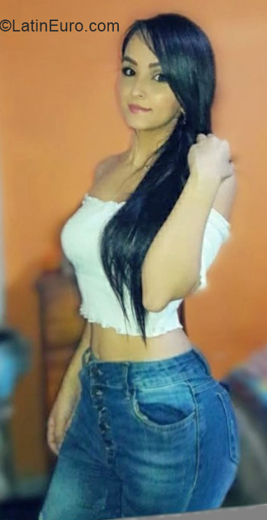 Date this athletic Colombia girl Mar from cali CO30440