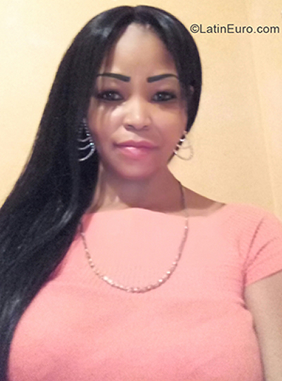 Date this sensual Colombia girl Yadira from Cali CO30475