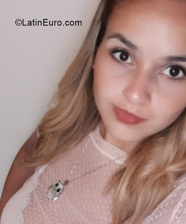 Date this nice looking Argentina girl Nancy from Buenos Aires AR851