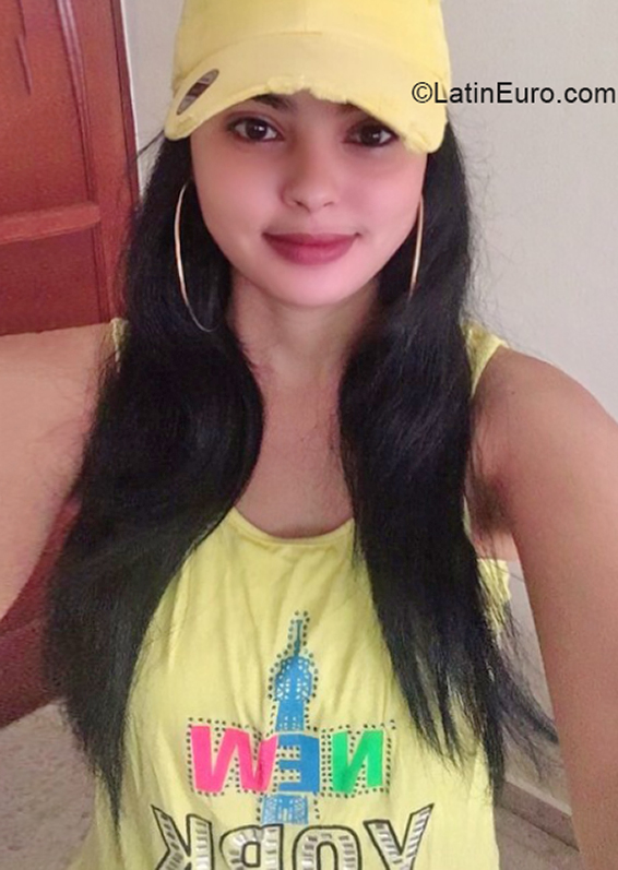 Date this funny Dominican Republic girl Rosana from Bonao DO39977